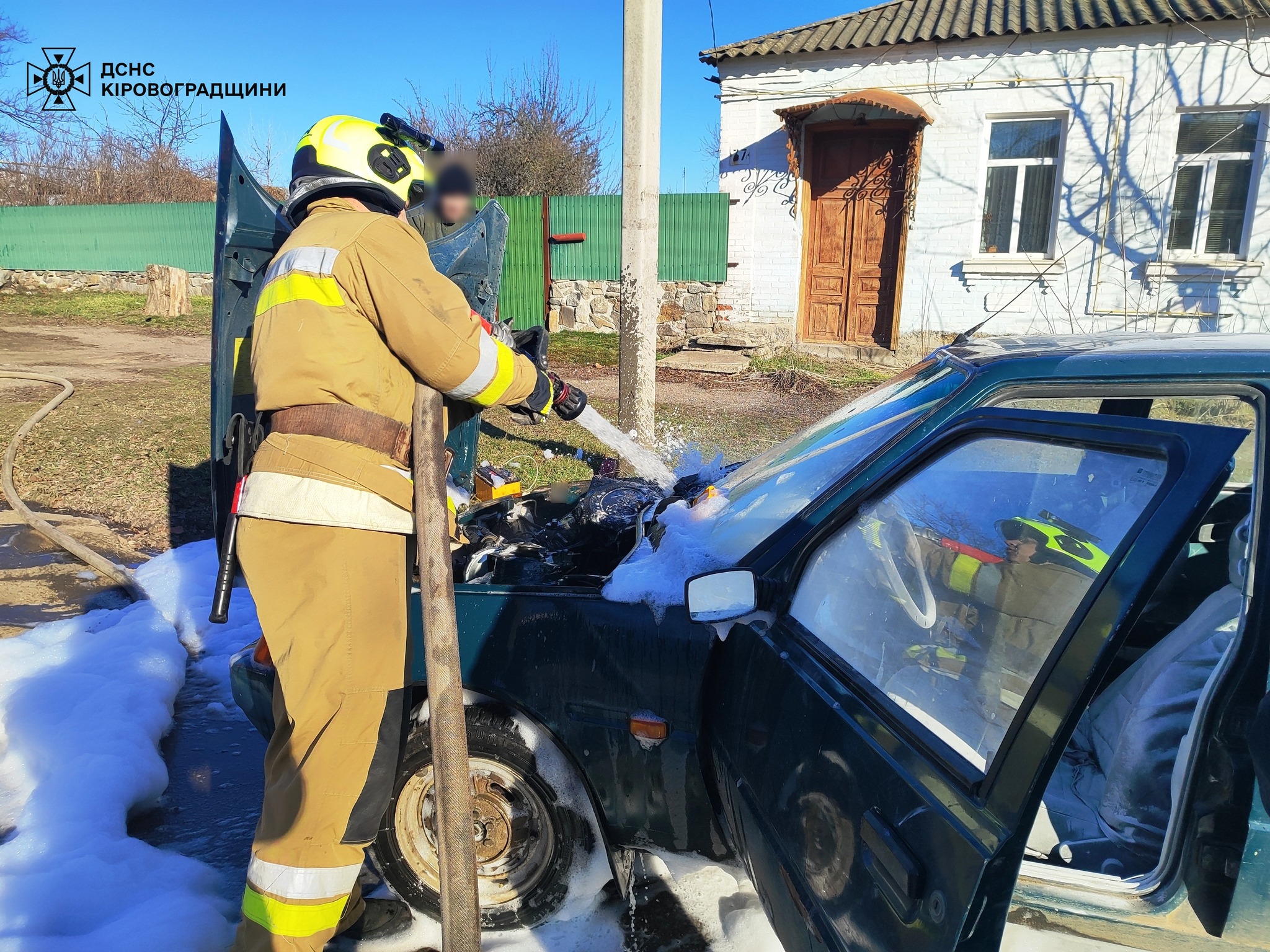На Кiровоградщинi загорiвся мотор легковика