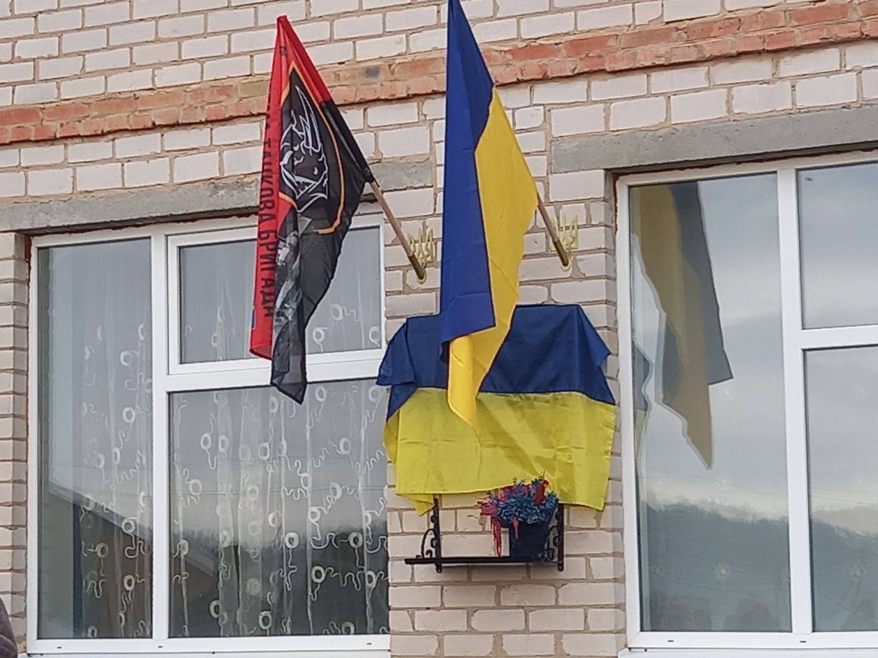 В громадi на Кiровоградщинi вiдкрили меморiальну дошку загиблому Герою