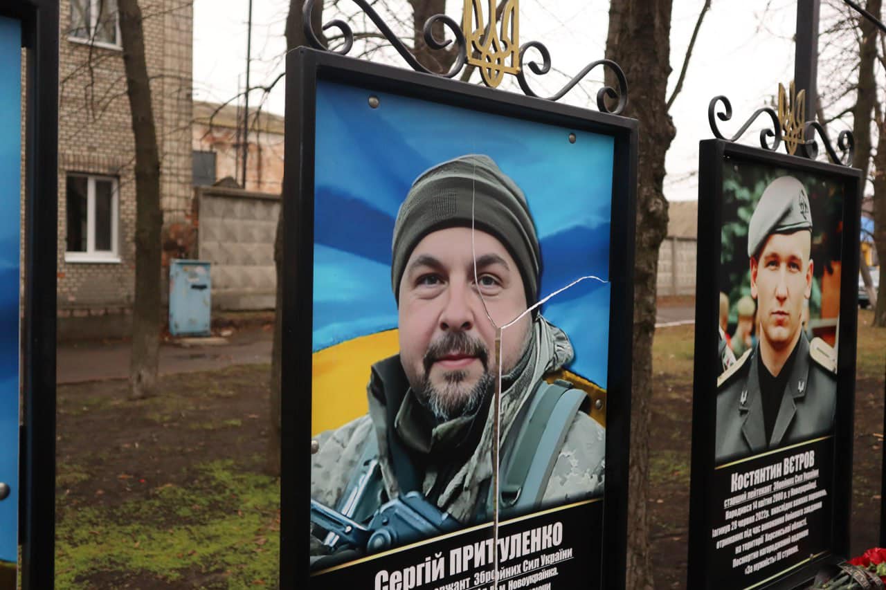 Вандали пошкодили Алею пам’яті у Новоукраїнці: поліція встановила правопорушників