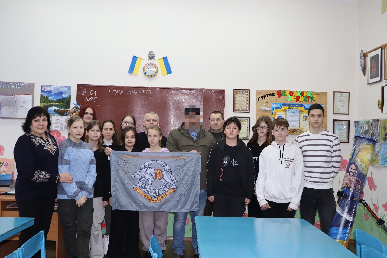 На Кiровоградщинi дiти розмалювали тубус дрона-камiкадзе