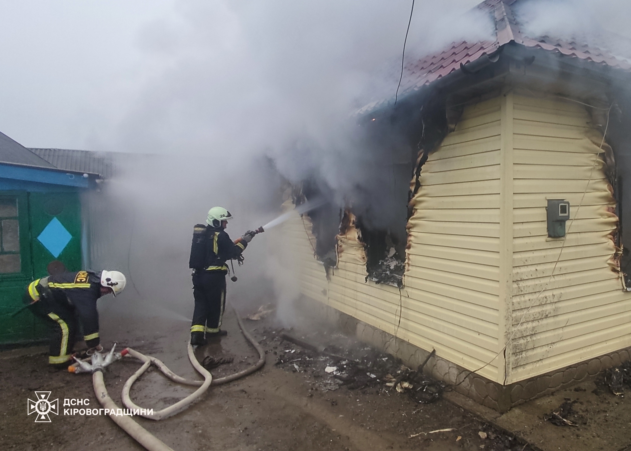 Постраждалi у пожежi на Кiровоградщинi: людей забрала швидка допомога