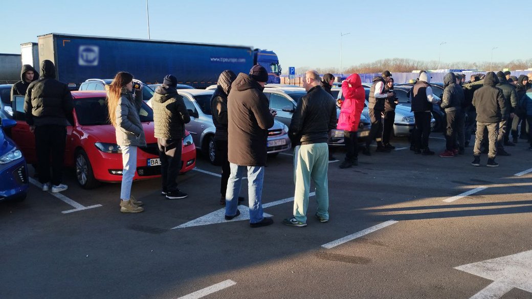 У Кропивницькому таксисти влаштували акцiю протесту