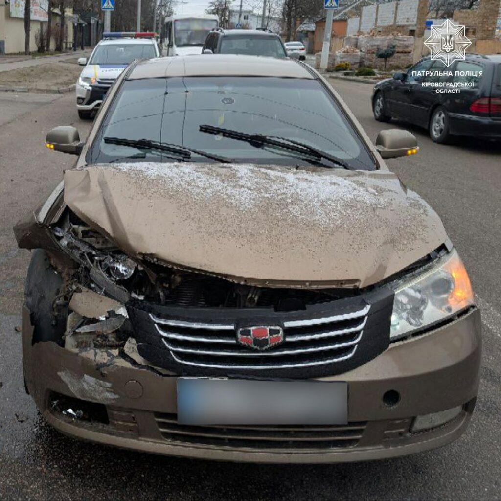 У Кропивницькому водійка легковика Geely скоїла ДТП