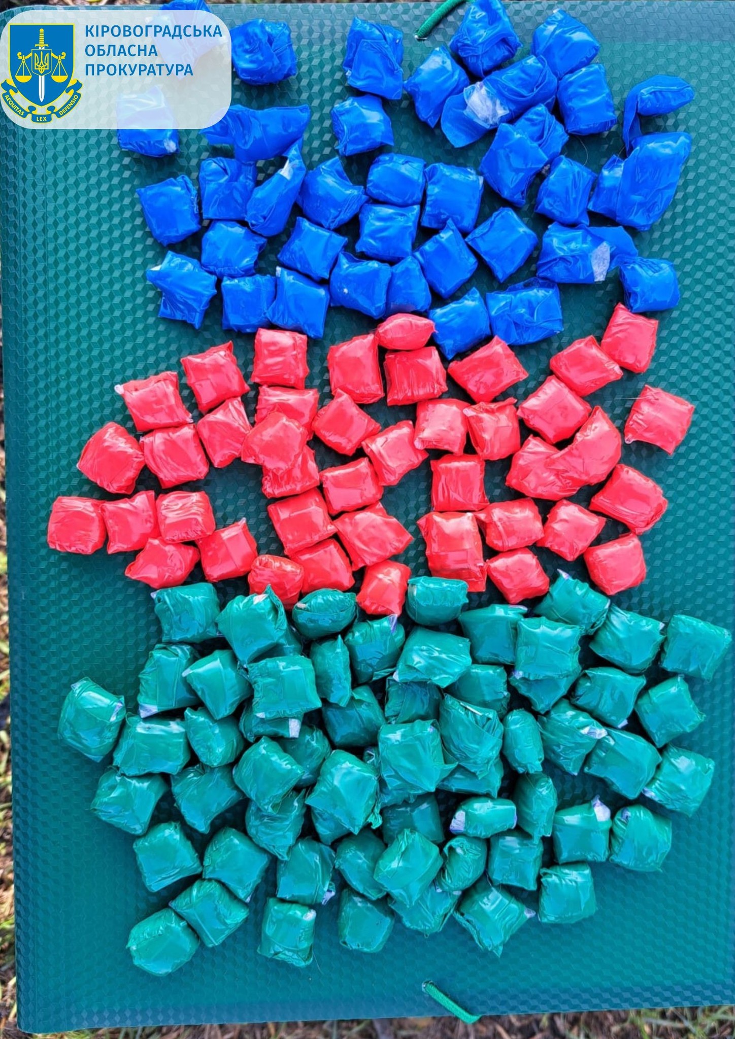 Житель Кіровоградщини займався продажем наркотиків та психотропів