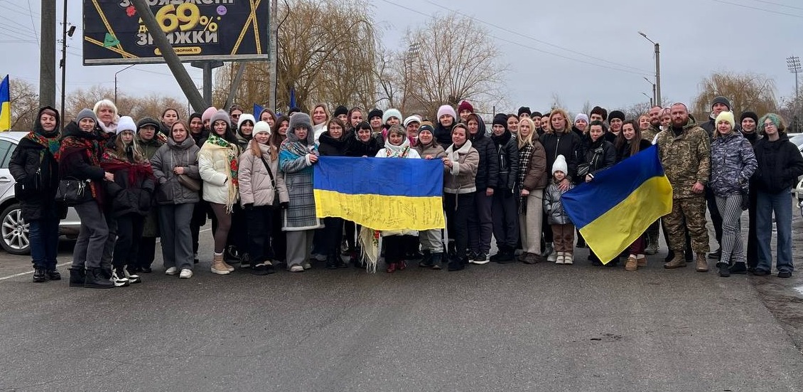 На Кiровоградщинi жiнок за кермом закликають пiдтримати землячку на передовiй