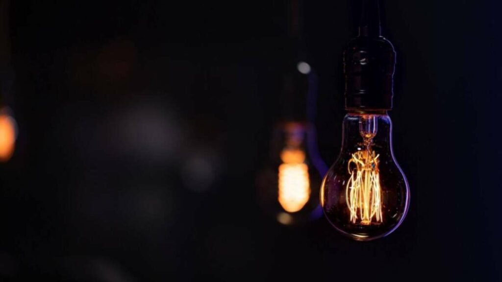 Через ворожі обстріли на Кіровоградщині знову діють аварійні відключення