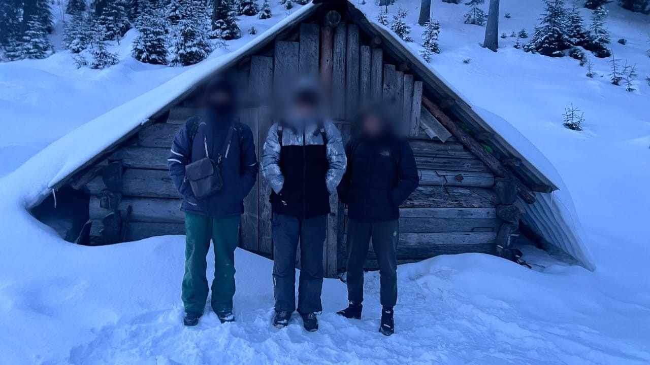 Троє жителів Кіровоградщини хотіли за кордон, але заблукали в горах