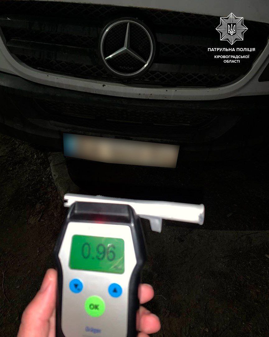 У Кропивницькому нетвереза водiйка протаранила паркан