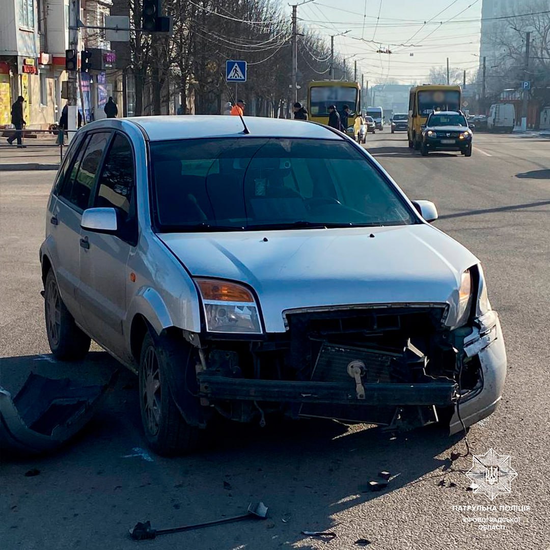 У Кропивницькому зiштовхнулися два легковика