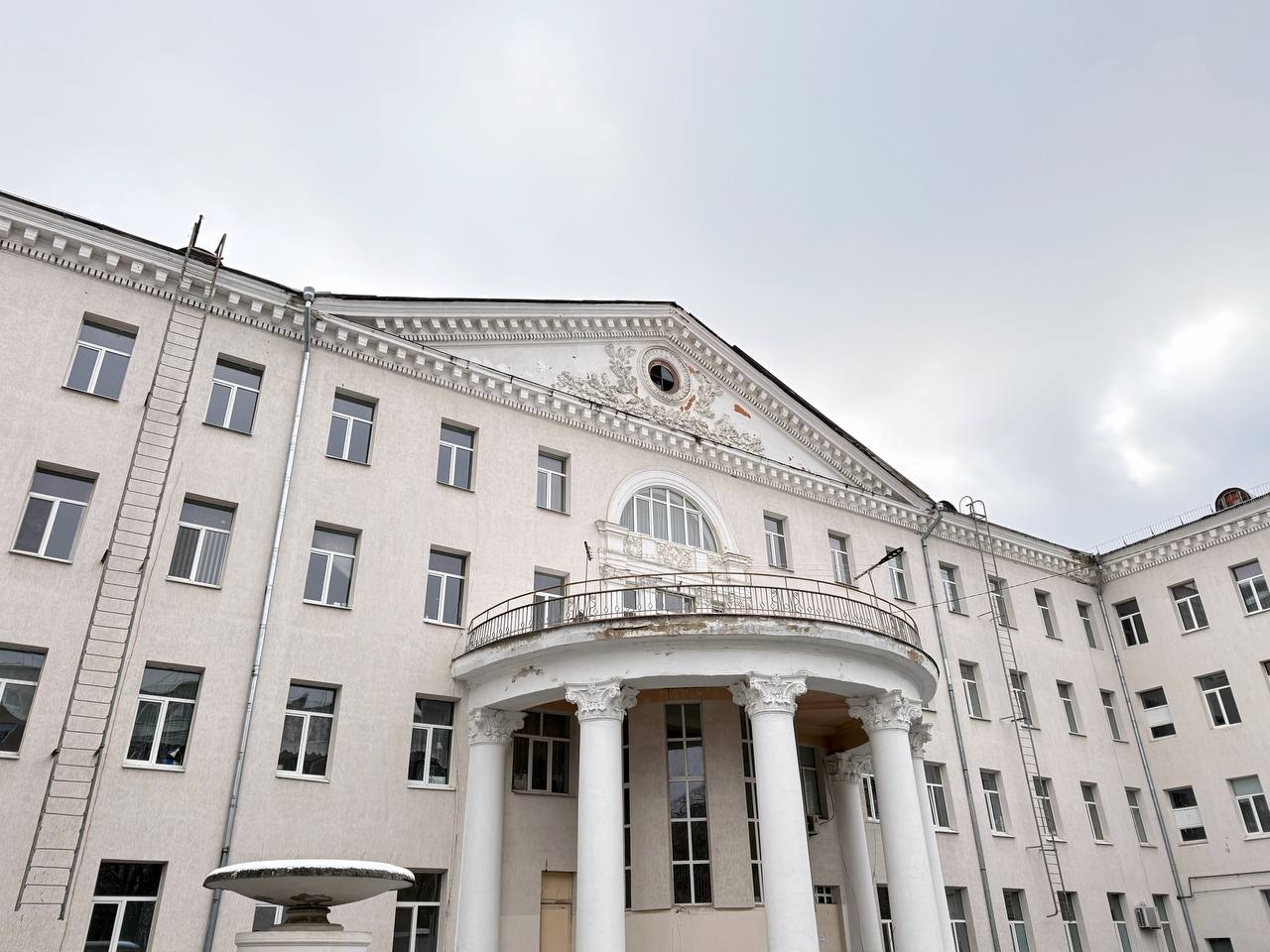 В лiкарнi на Кiровоградщинi вiдремонтують дах i вiддiлення анестезiологiї.