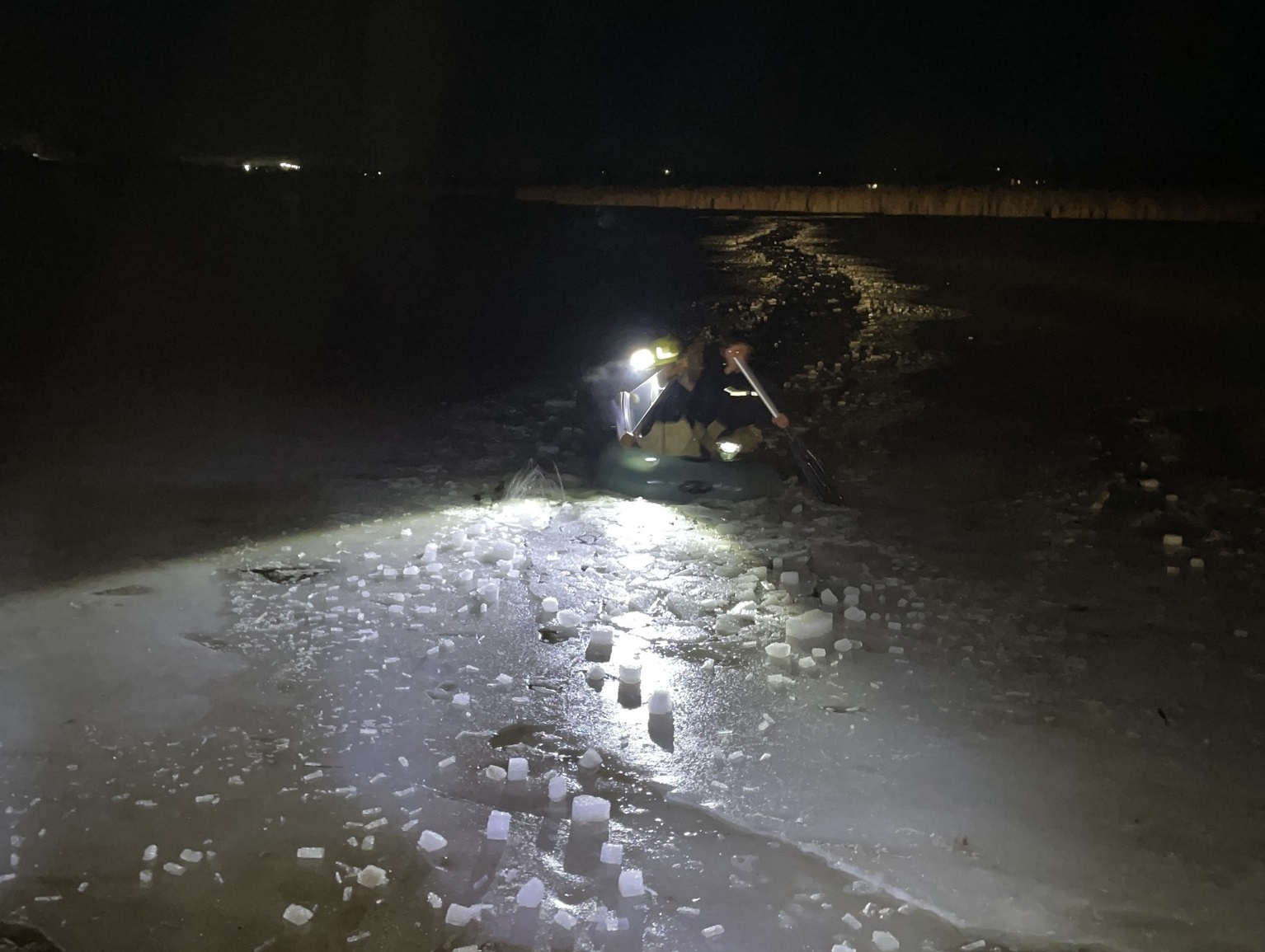 На Кіровоградщині врятували трьох дітей, які провалилися на кризі