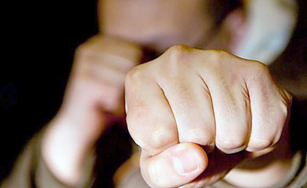 Житель Кіровоградщини отримав в око через дівчину на випускному