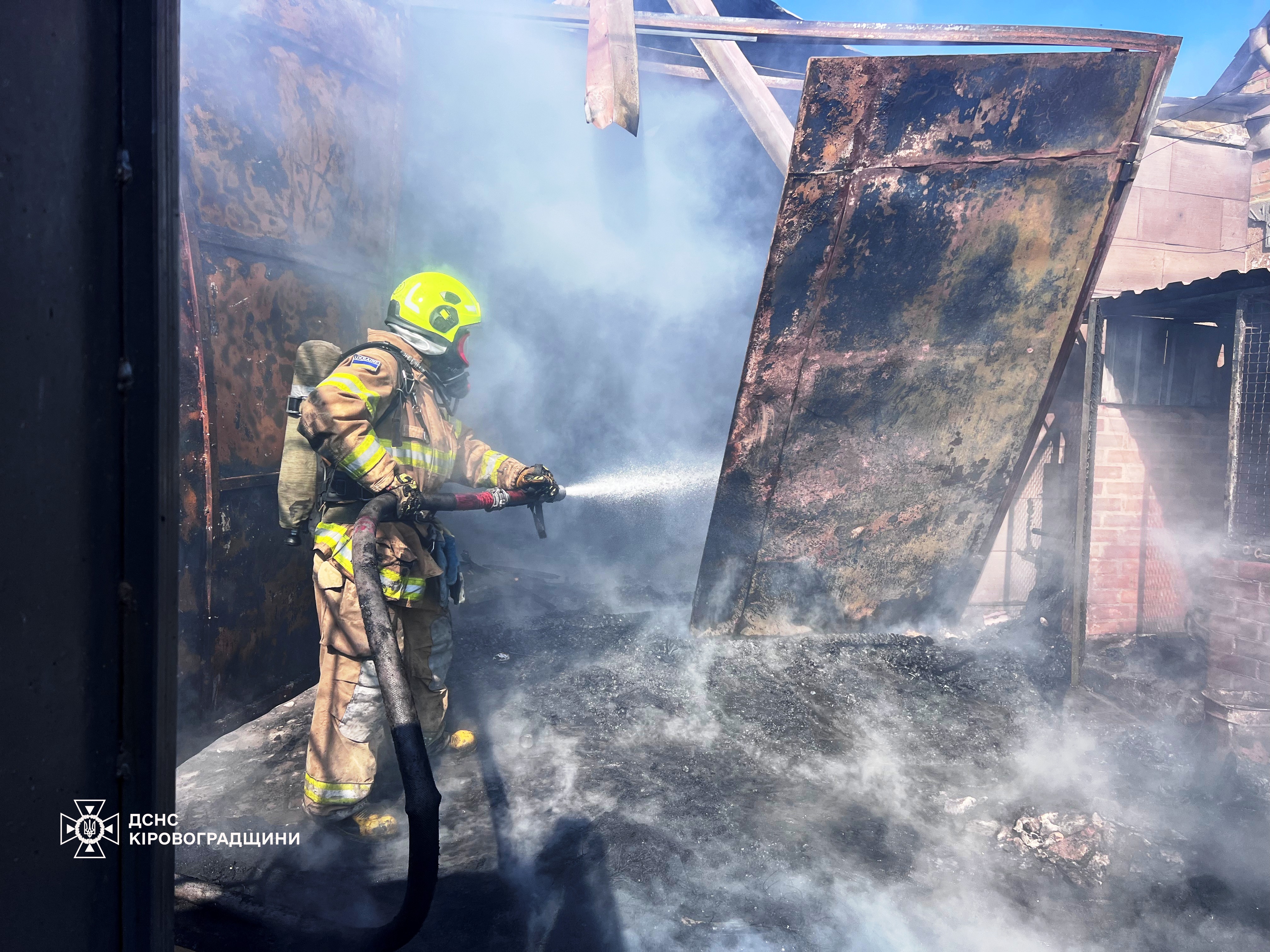 Рятувальники Кіровоградщини загасили дві пожежі у житловому секторі