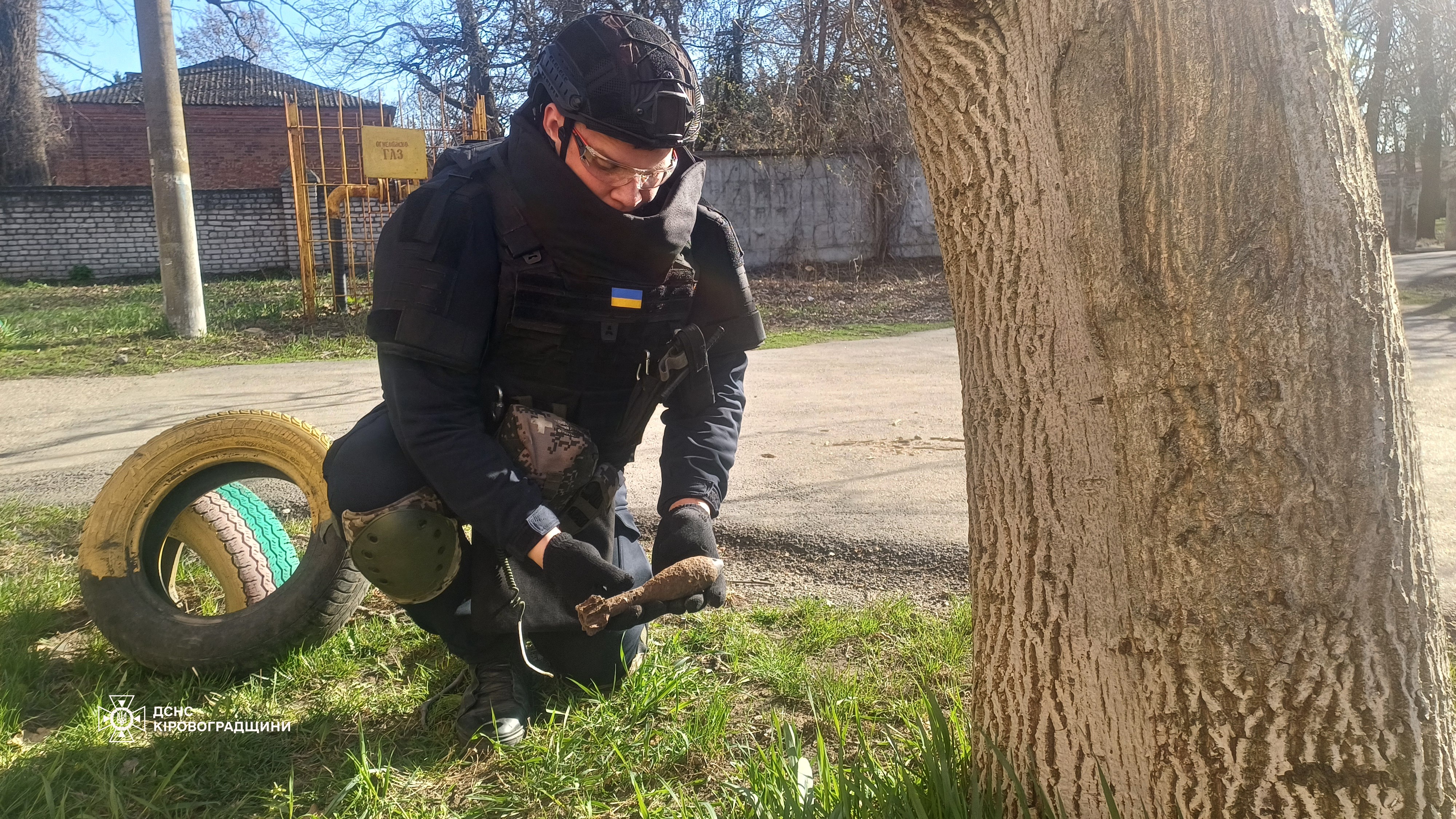 На Кіровоградщині біля будинку знайшли міну