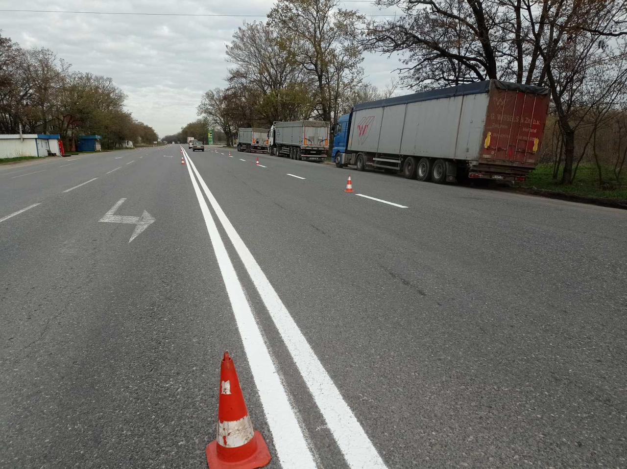 Напередодні Великодніх свят, дорожники Кіровоградщини наводять лад на автошляхах