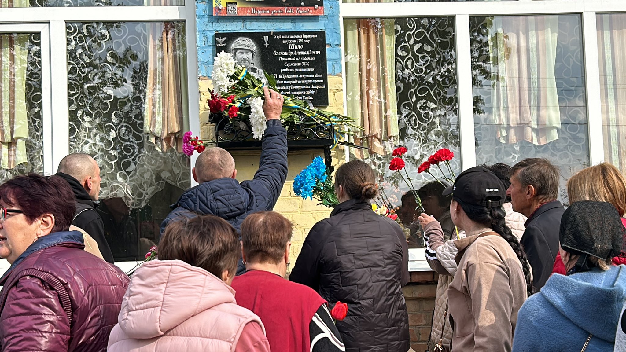 В громадi на Кiровоградщинi вiдкрили меморiальну дошку Герою-захиснику