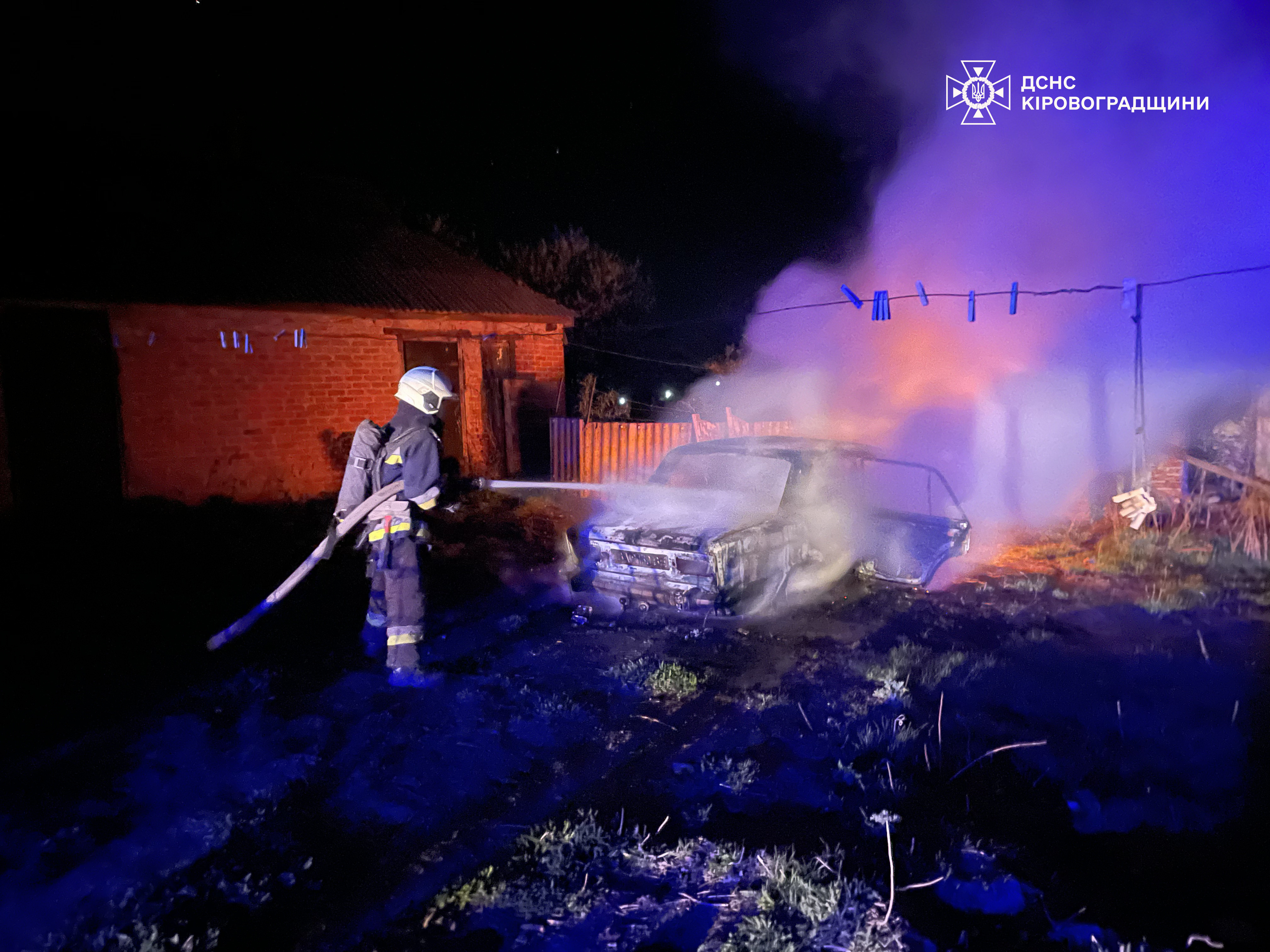 На Кіровоградщині вогонь знищив автівку