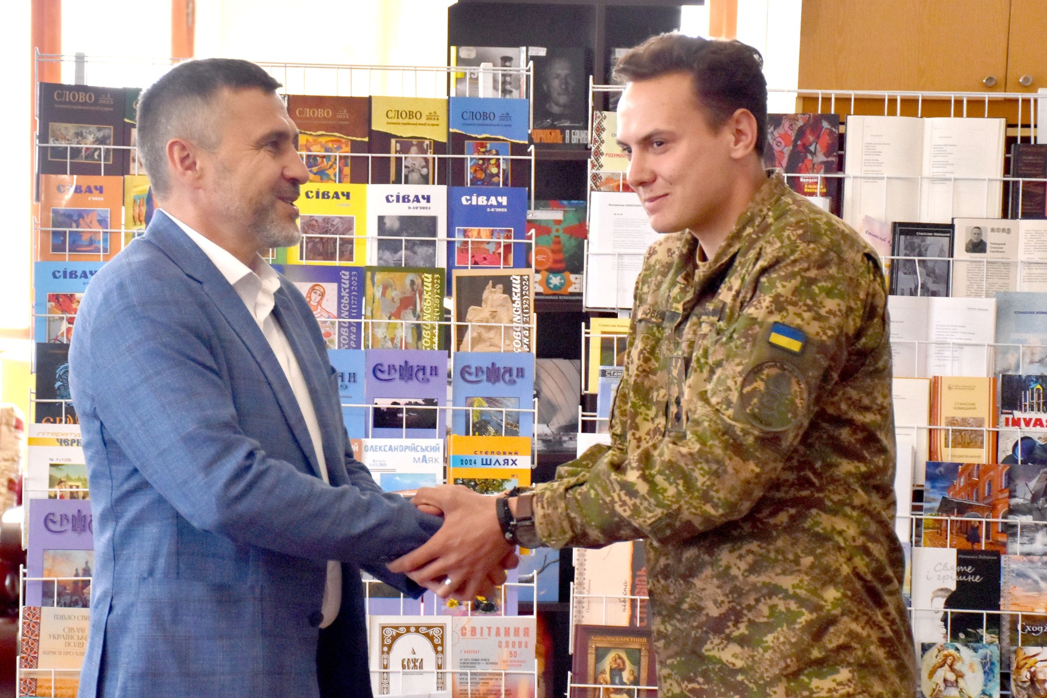 У Кропивницькому відбулася творча зустріч із українським поетом та військовослужбовцем Станіславом Новицьким