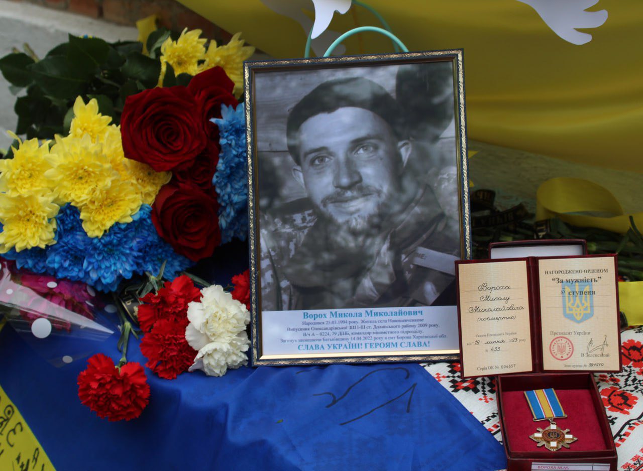 В гiмназiї на Кiровоградщинi вiдкрили меморiальну дошку воїну