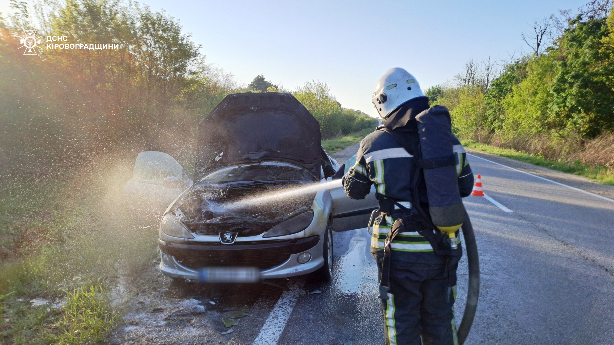 На Кіровоградщині спалахнули дві автівки
