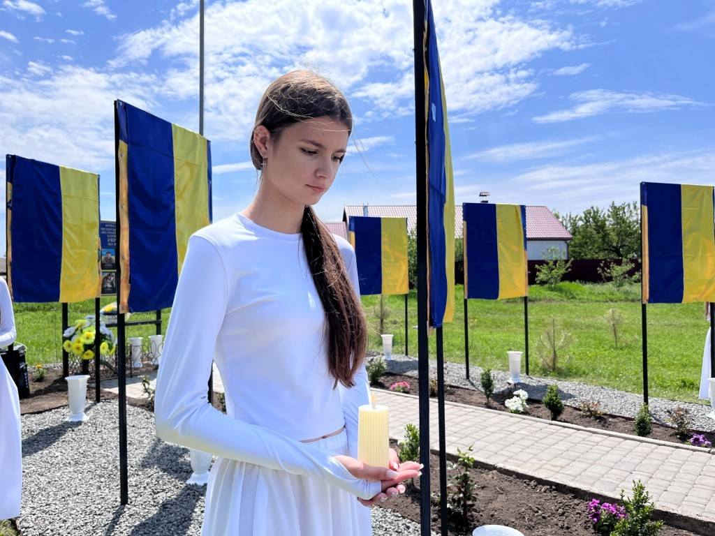 В селищi на Кiровоградщинi урочисто вiдкрили Алею Слави (ФОТО)