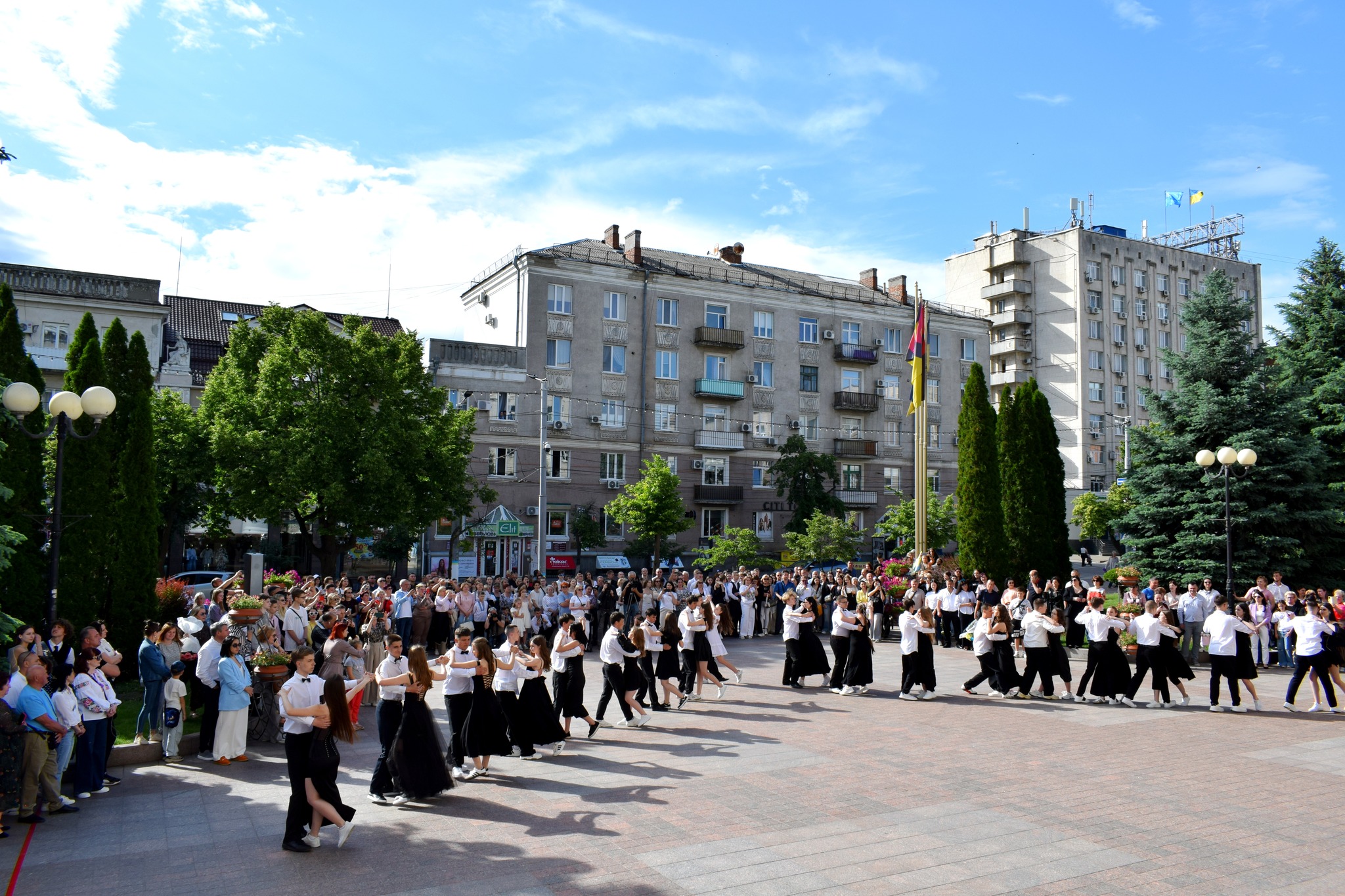 У Кропивницькому відбувся фестиваль випускних вальсів