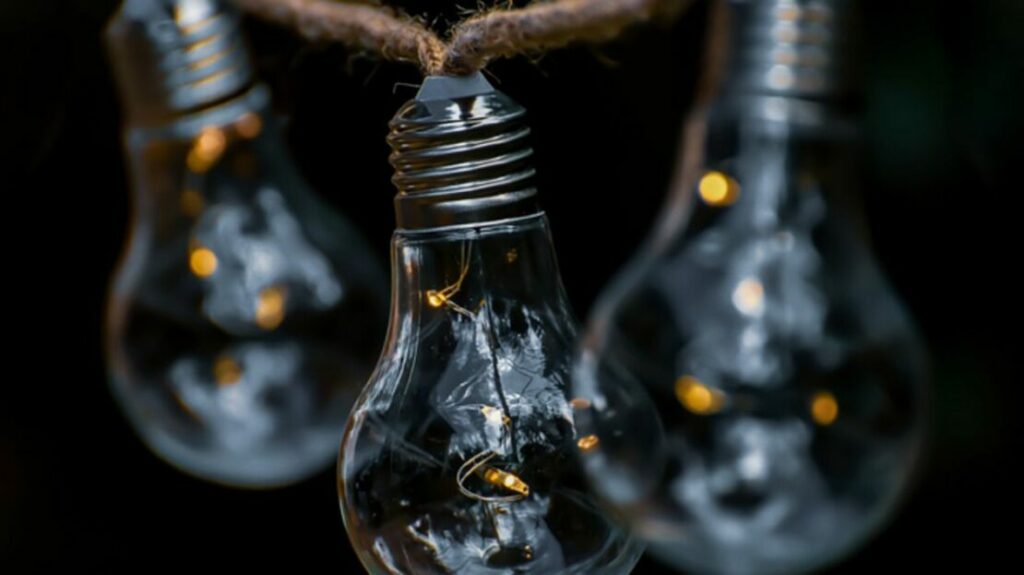 Після ворожої атаки по Світловодську майже відновили електропостачання