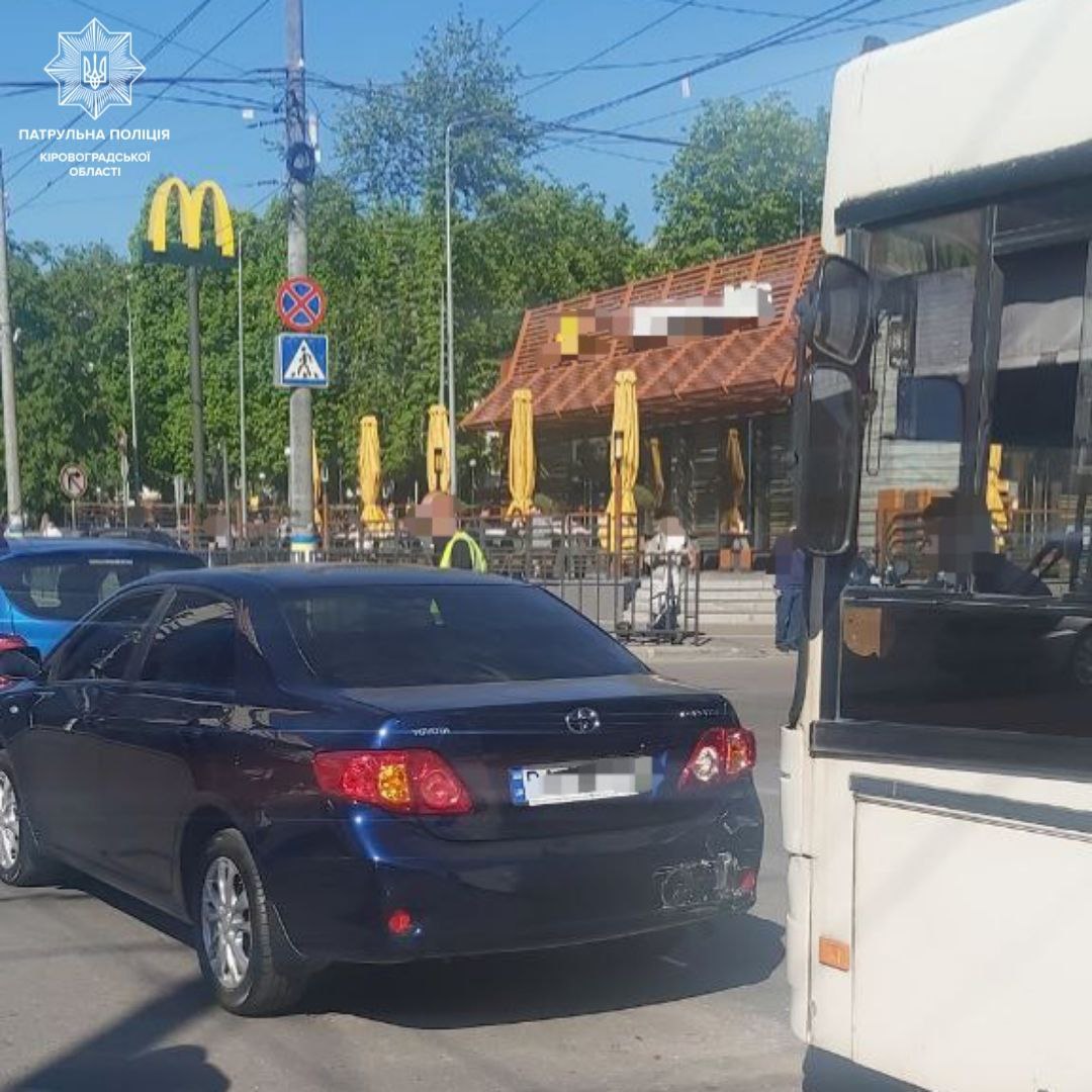 У Кропивницькому водій спричинив ДТП за участі трьох транспортних засобів