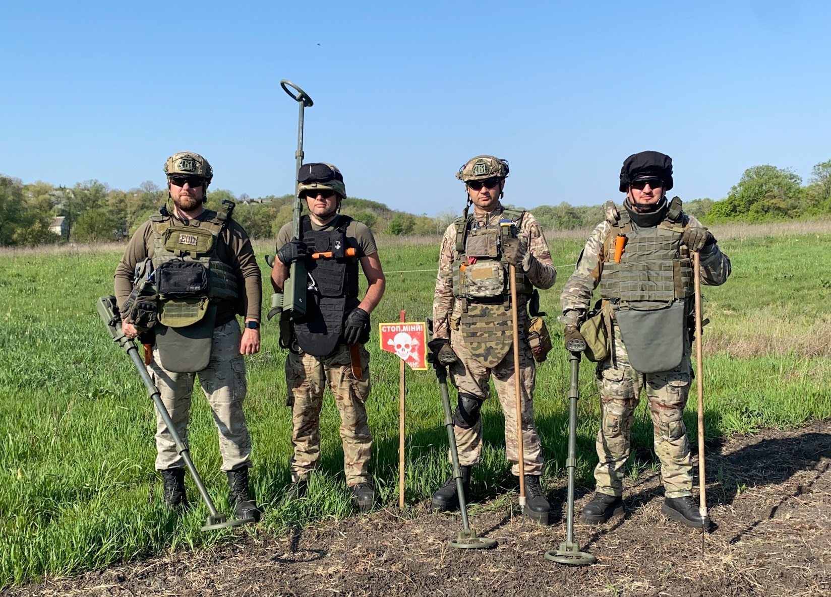 Вибухотехніки поліції Кіровоградщини продовжують розміновувати деокуповані території