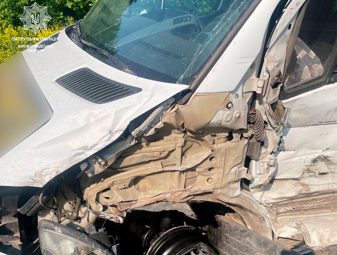 На Кіровоградщині водій Mercedes-Benz скоїв потрійну ДТП