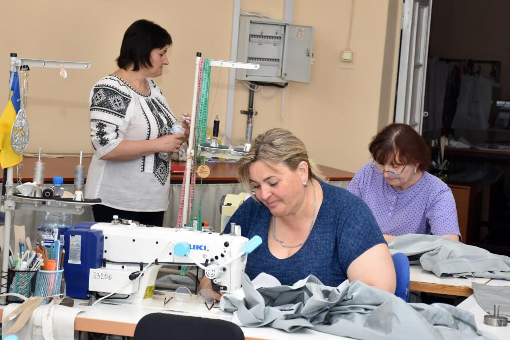 Колектив швейної фабрики «Зорянка» привітали з прийдешнім Днем працівників легкої промисловості