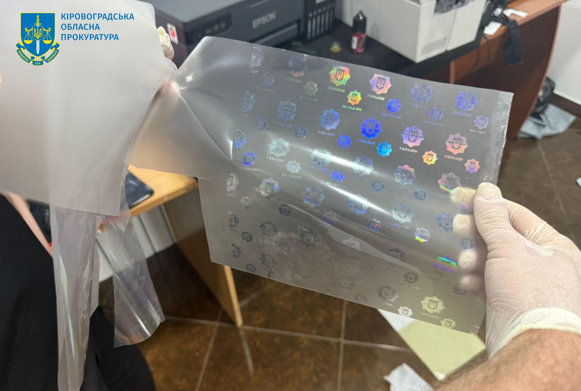 На Кіровоградщині двоє братів збудували “бізнес” на фальшивих документах