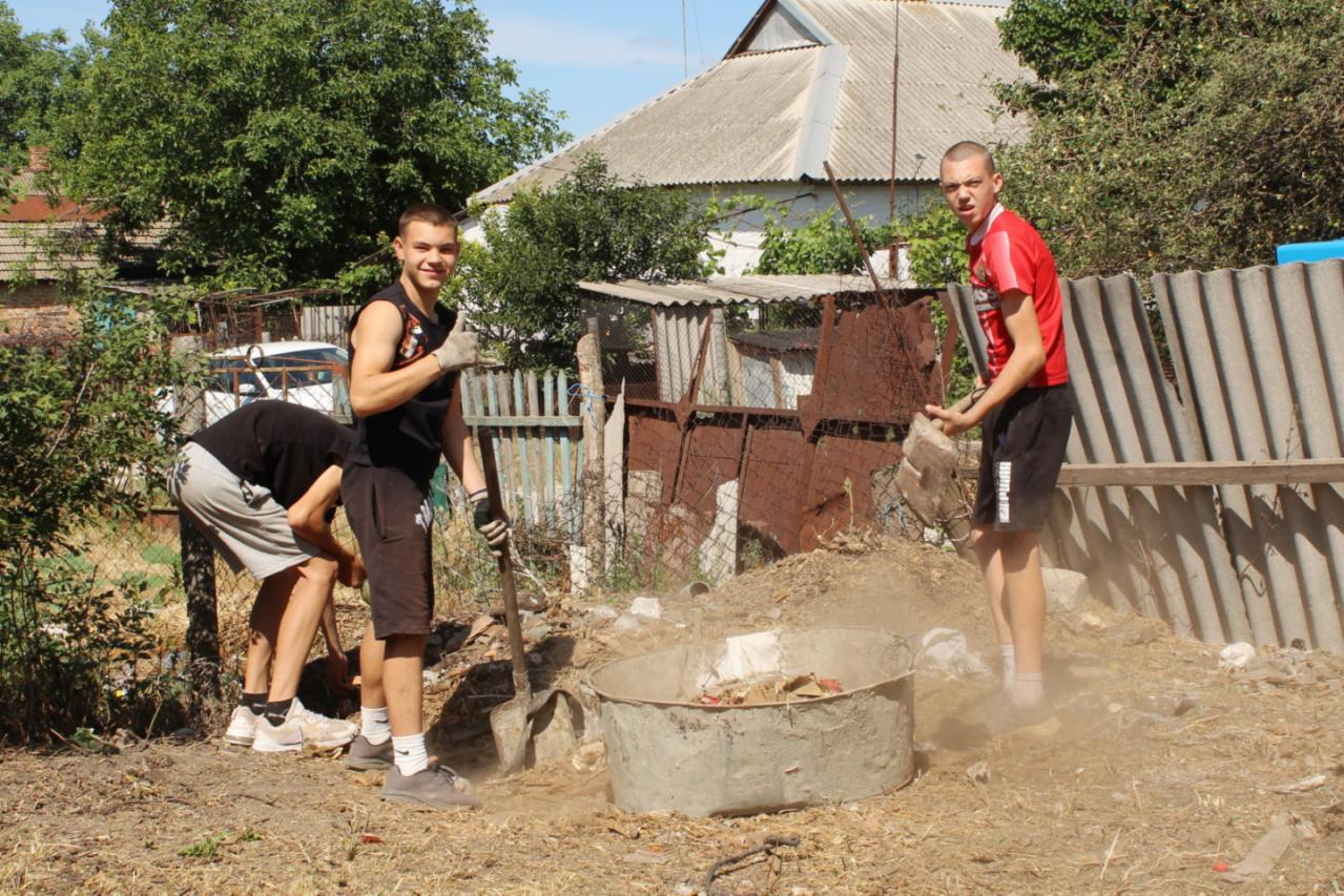 Жителi громади на Кiровоградщинi привели до ладу житло вiйськового, який повертається з полону