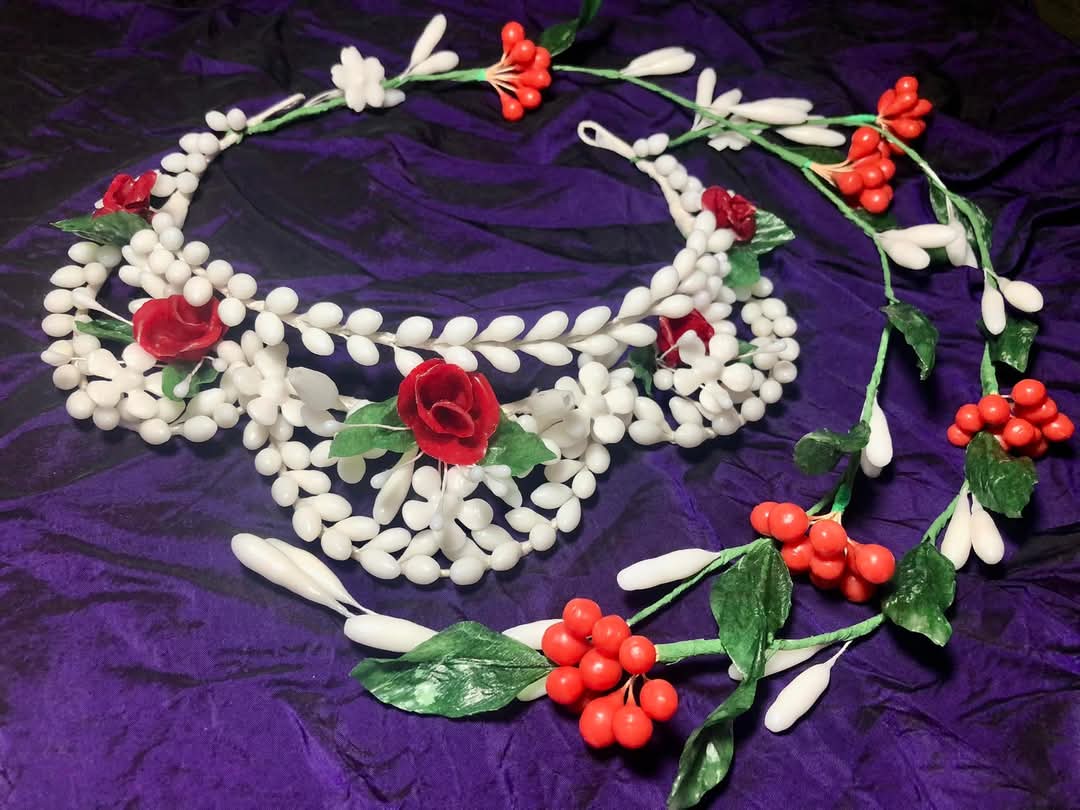 Доторкнутися історії: як жителька Олександрії реставрує воскові вінки