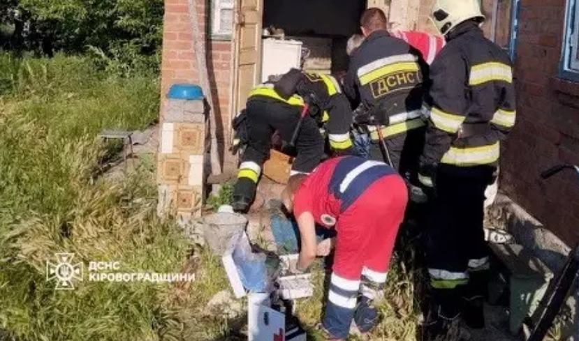 У пожежi на Кiровоградщинi врятували чоловiка