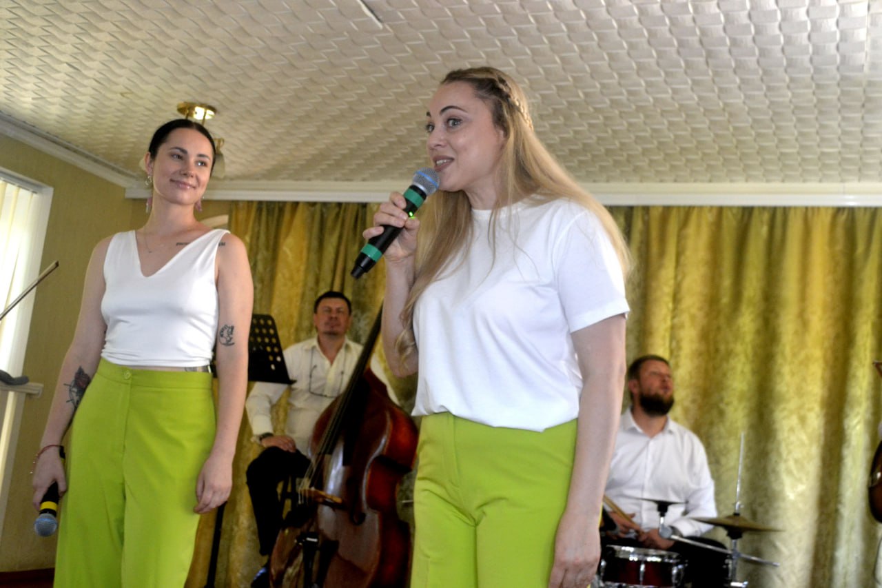 Кропивницькі школярі заспівали “Червону руту”, з солістами обласної філармонії