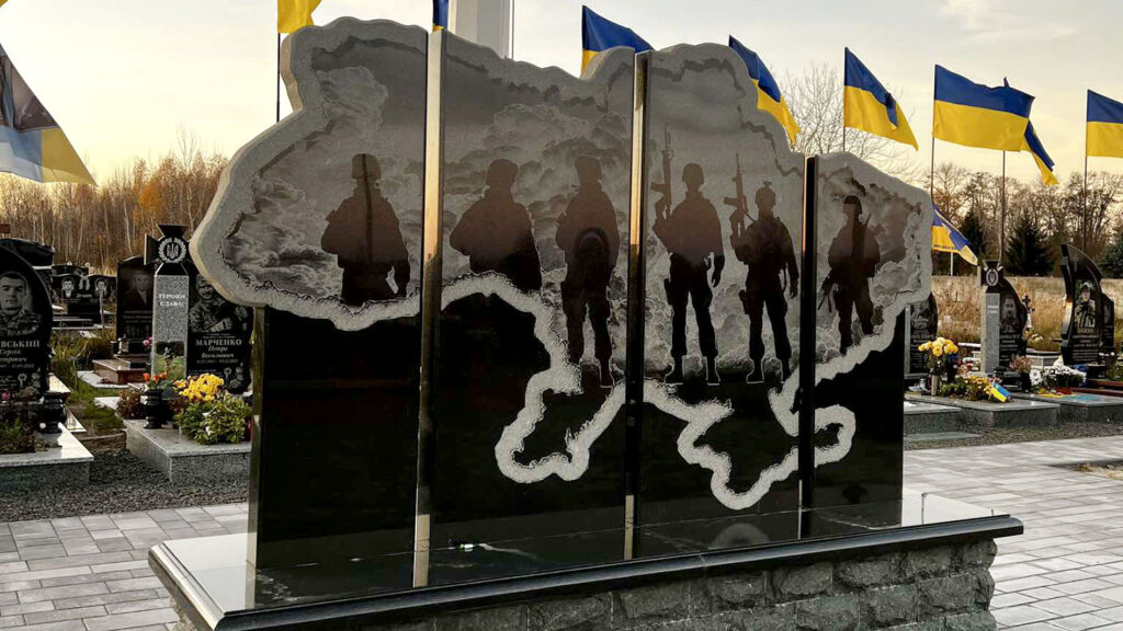 В одній з громад Кіровоградщини на надгробки могил захисників виділять майже чверть мільйона гривень