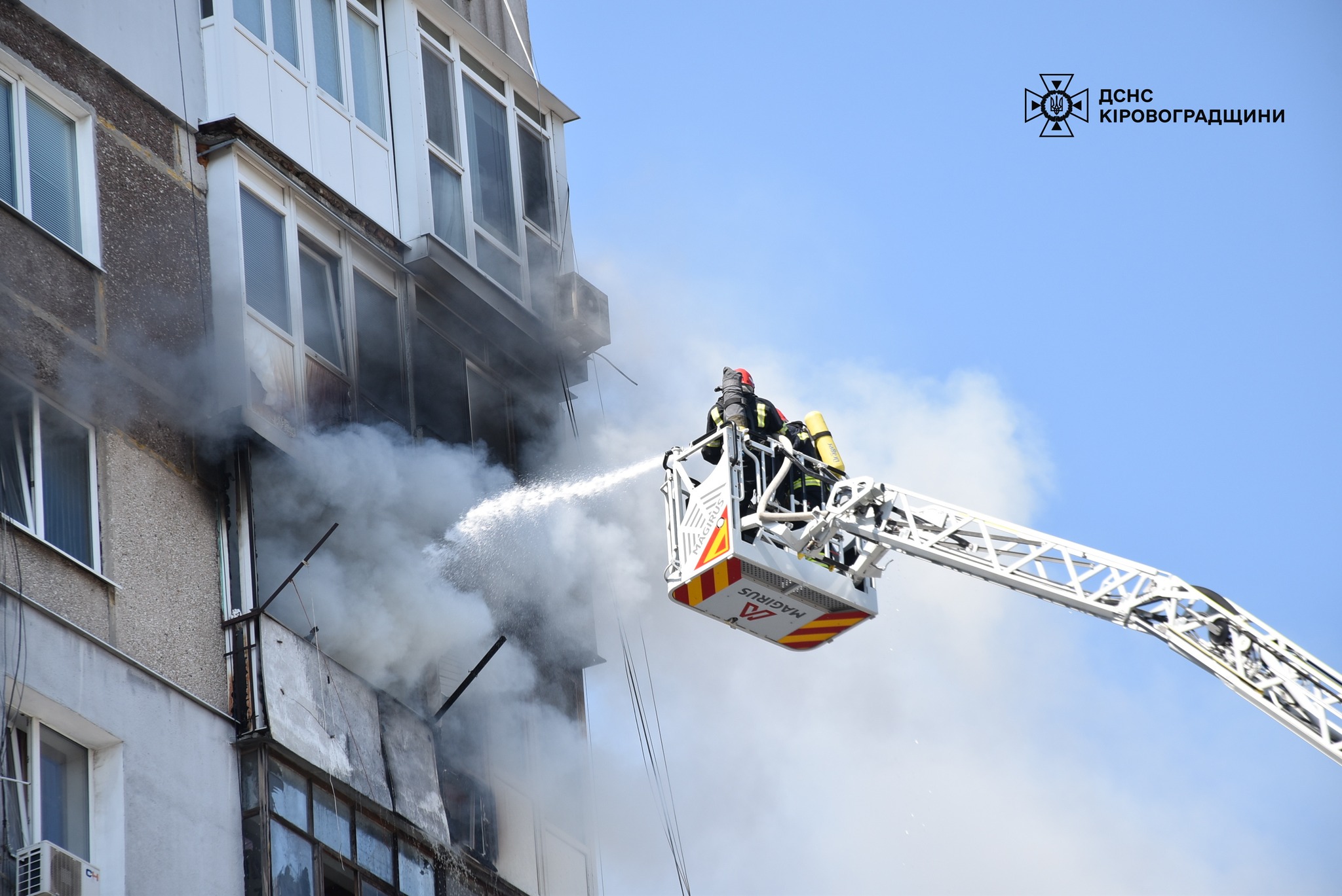 У Кропивницькому гасили пожежу в багатоповерхівці