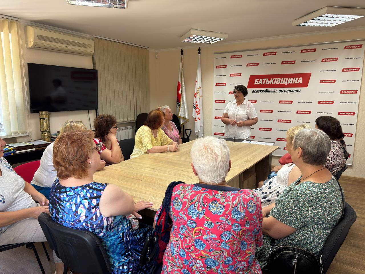 У Кропивницькому відбулася зустріч із керівниками виборчих дільниць з нагоди 26-річчя ВО «Батьківщина»