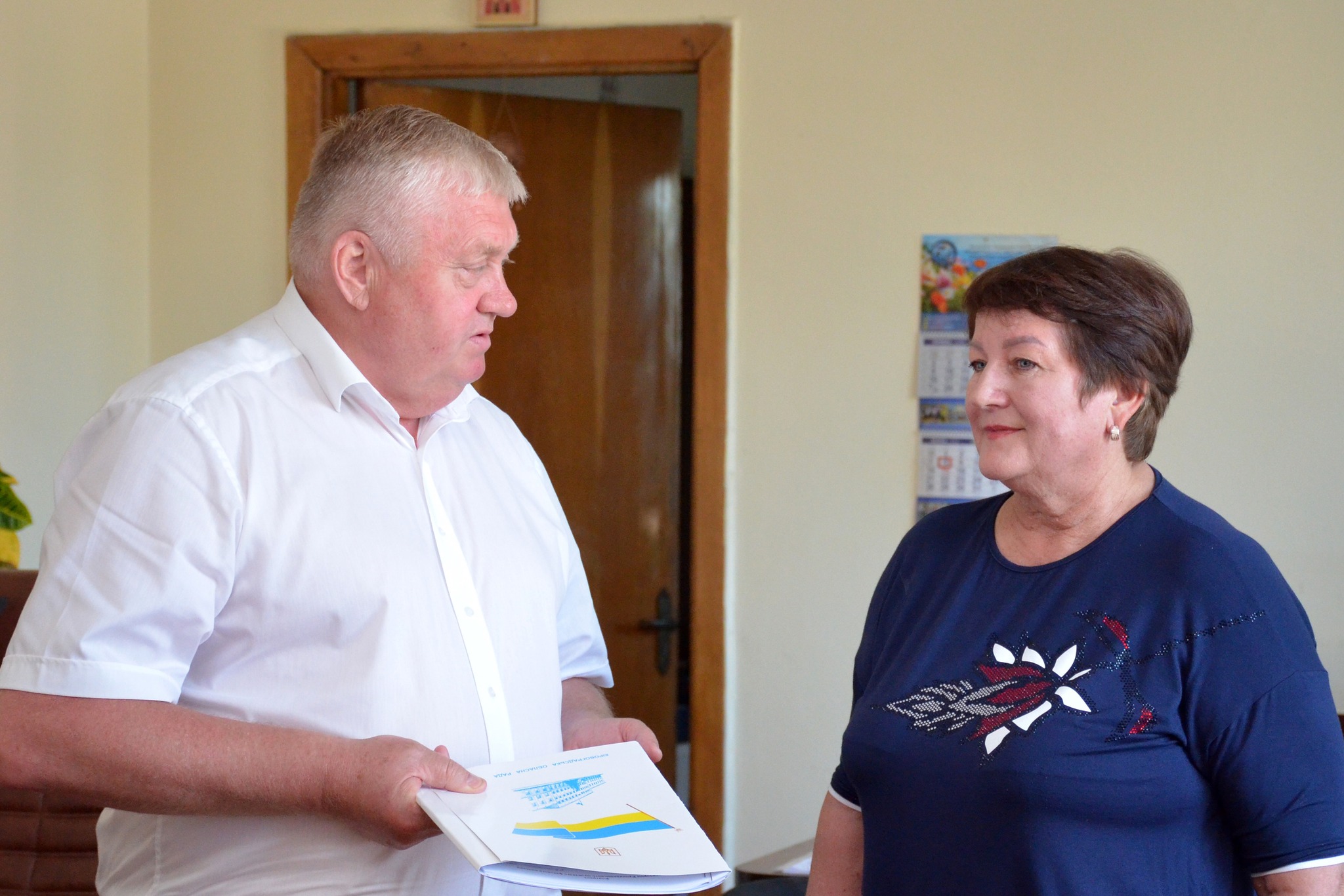 Голова обласної ради підписав контракт із новопризначеною директоркою Кропивницький музичний фаховий коледж