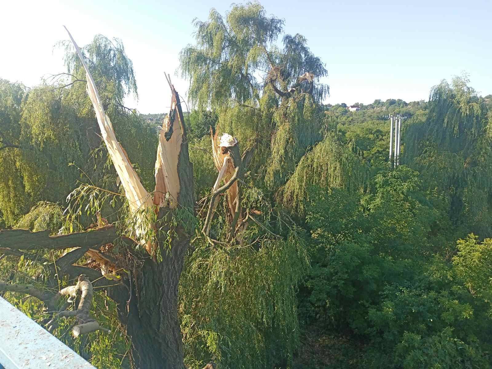 У громаді на Кіровоградщині ліквідовують наслідки негоди