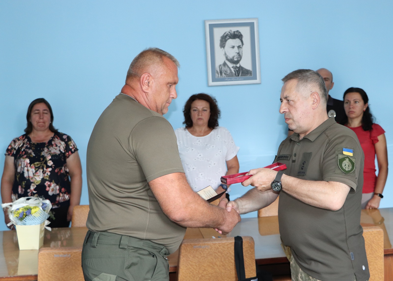 На Кiровоградщинi батькам загиблого воїна передали нагороду