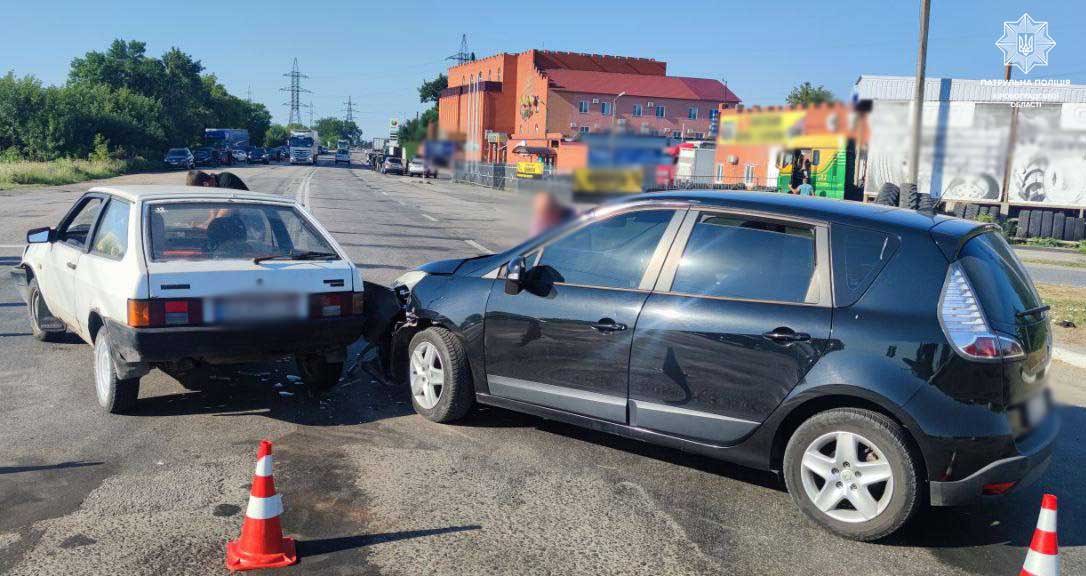 У Кропивницькому водій ВАЗу не поступився дорогою та спричинив ДТП