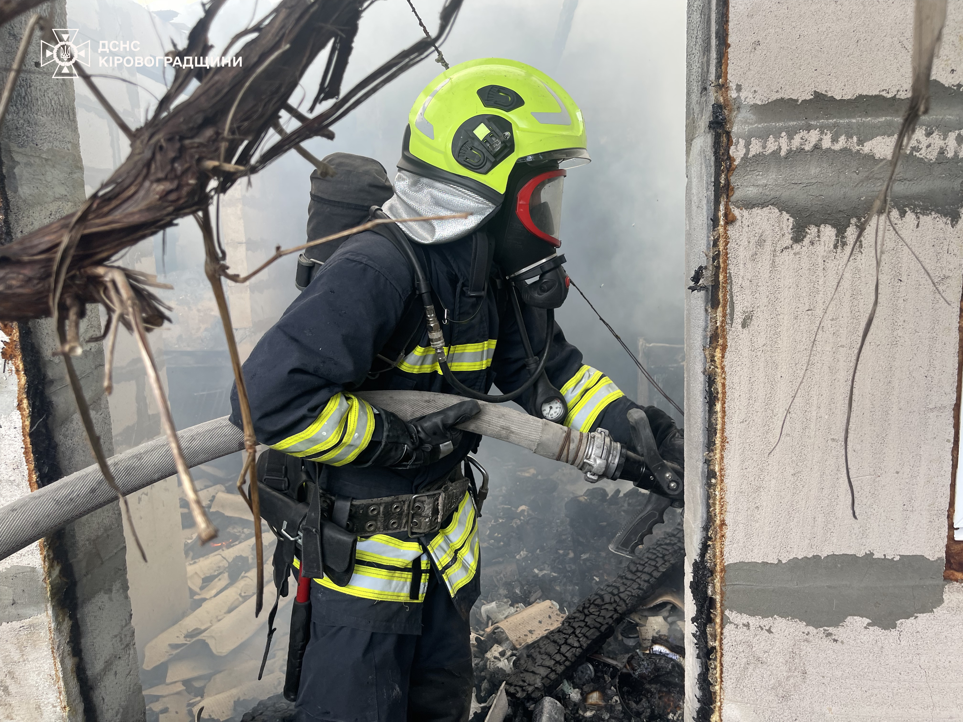 На Кіровоградщині рятували від вогню два будинки