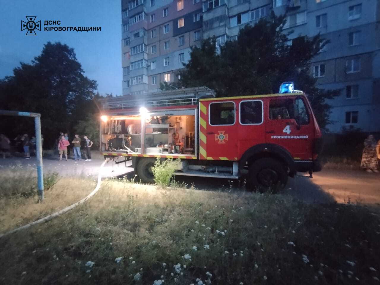 На селищі Новому рятували від вогню квартиру