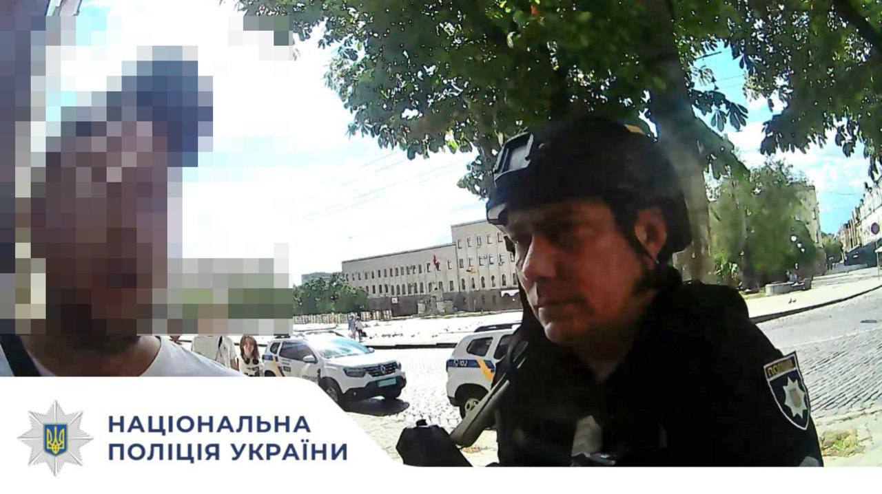 У Кропивницькому затримали чоловіка, який напав на адміністраторку кафе