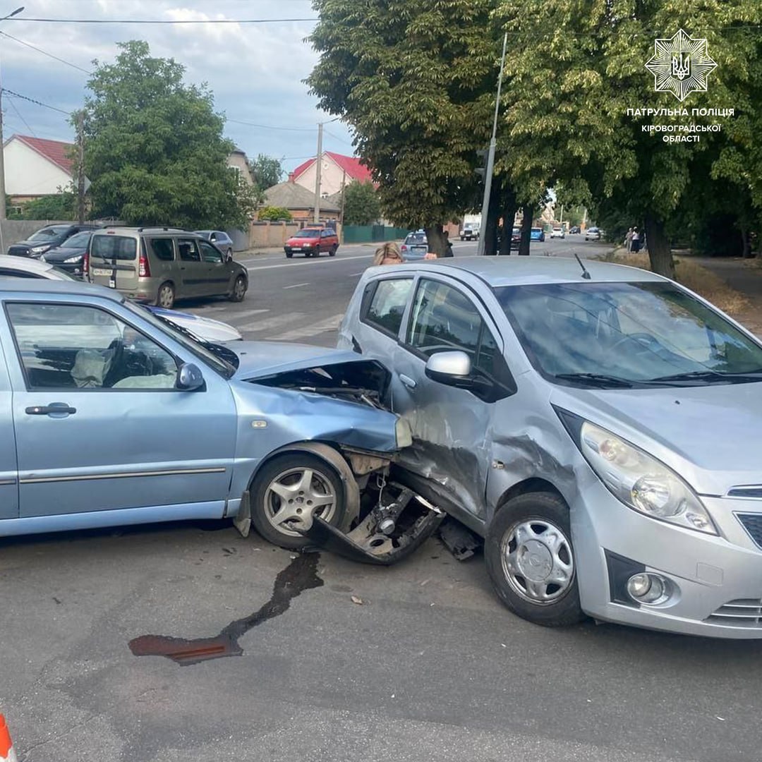 У Кропивницькому водійка не поступилася дорогою та стала винуватицею ДТП