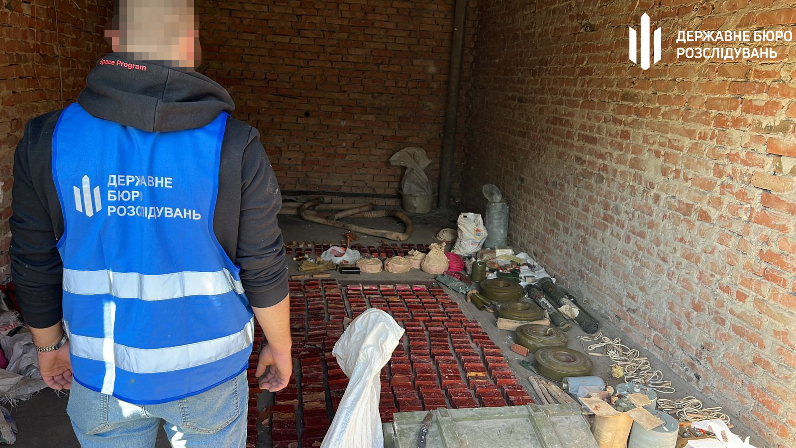 На Кіровоградщині знайшли схованку вибухівки та боєприпасів