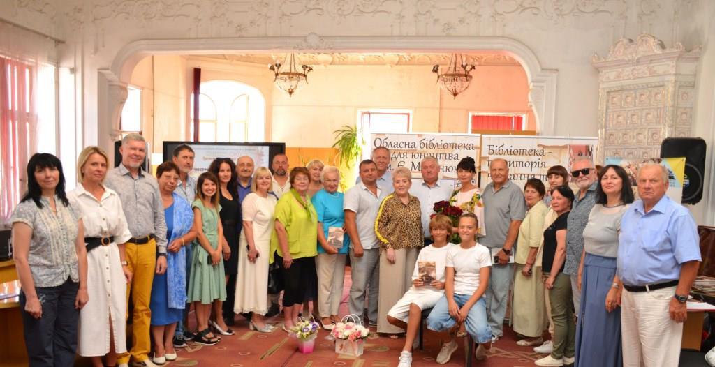 «Нестримна птахів хрипота»: Тетяна Гербіченко презентувала дебютну книжку поезій