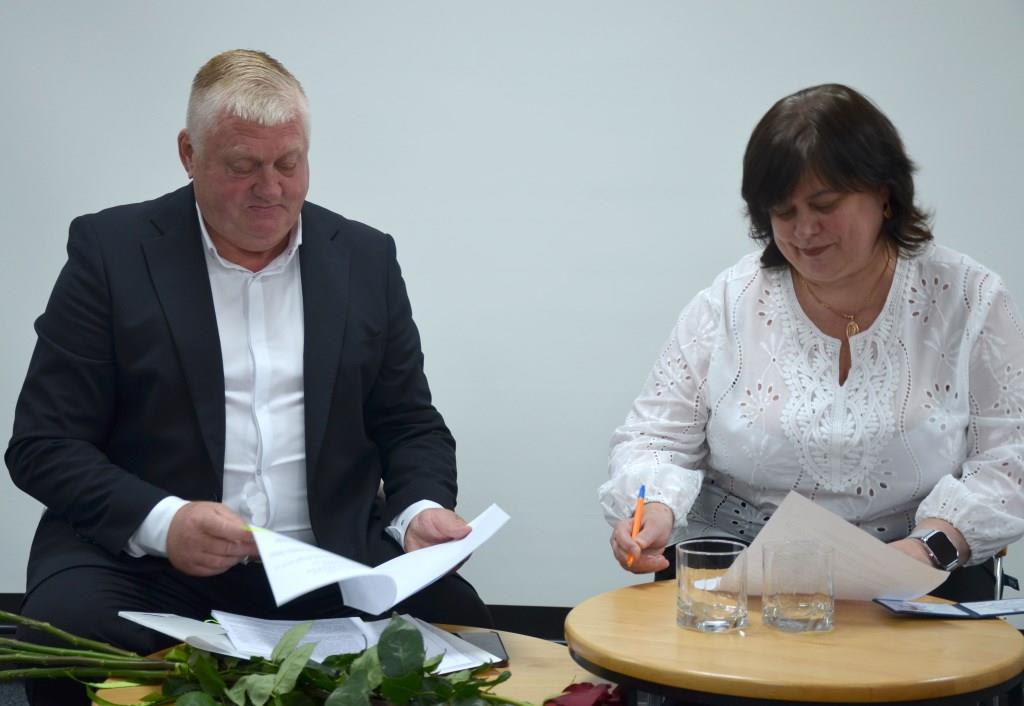 Юрій Дрозд підписав з Валентиною Животовською п’ятирічний контракт